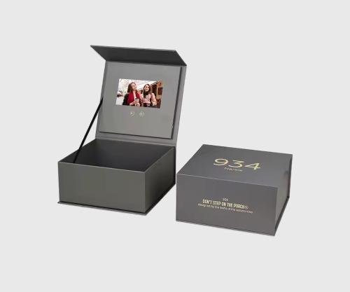 Custom-Invitation-Boxes4.jpg